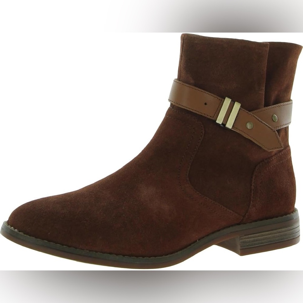 NEW!! Women’s Clarks Camzin Strap Ankle Boot Mahogany Size 9.5W